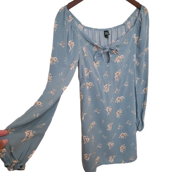 Wild Fable Blue Floral Print Long Sleeve Keyhole Size Small - Picture 2 of 7